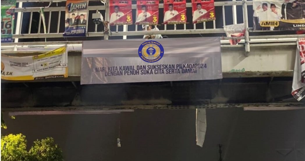 pemasangan spanduk Spanduk Ajakan Masyarakat Sukseskan Pilkada 2024 dengan Damai
